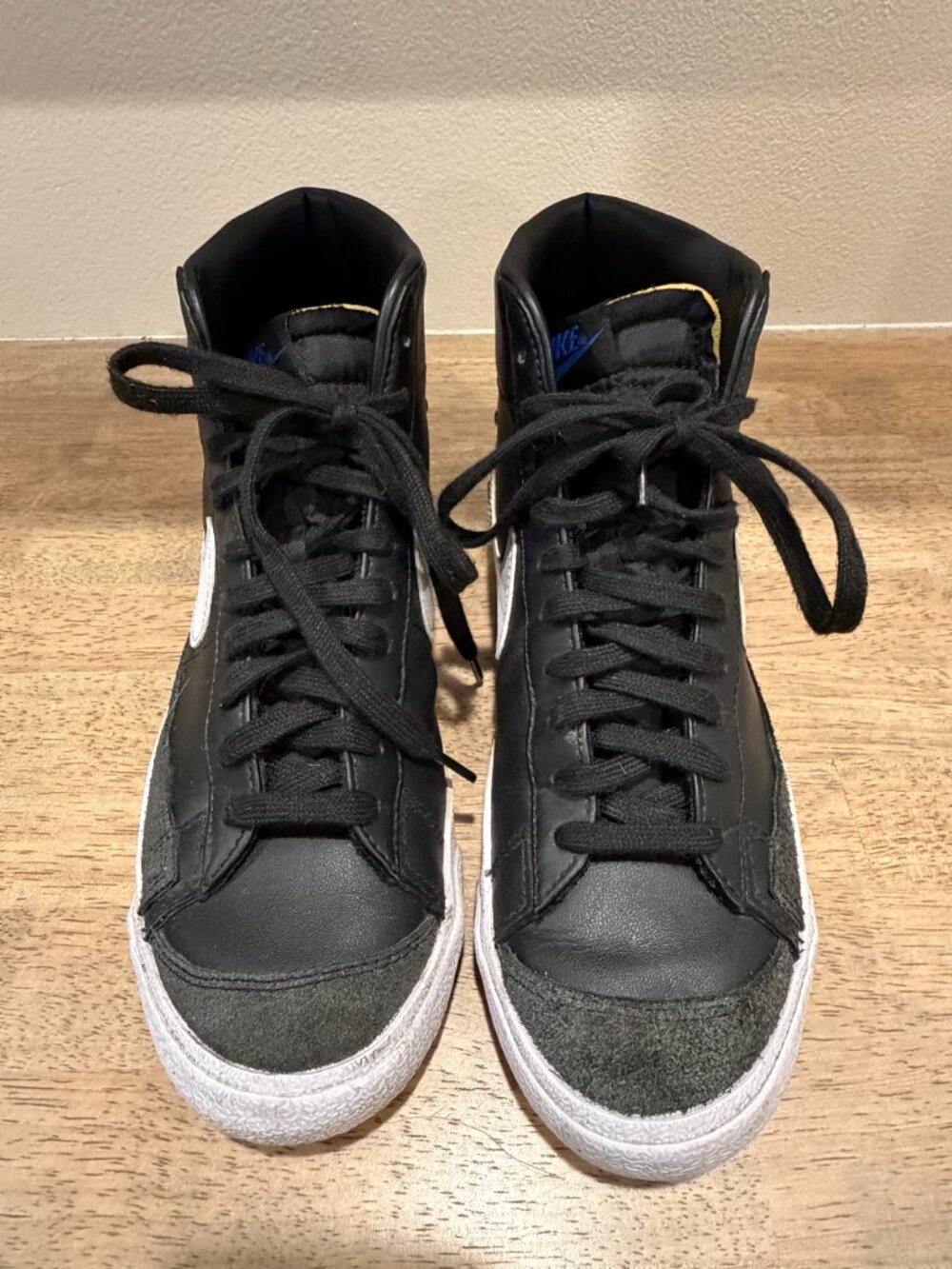 Nike Blazer Mid ’77 SE Black Leather High Top Sneakers Gold Swoosh 8.5 - Picture 2 of 9